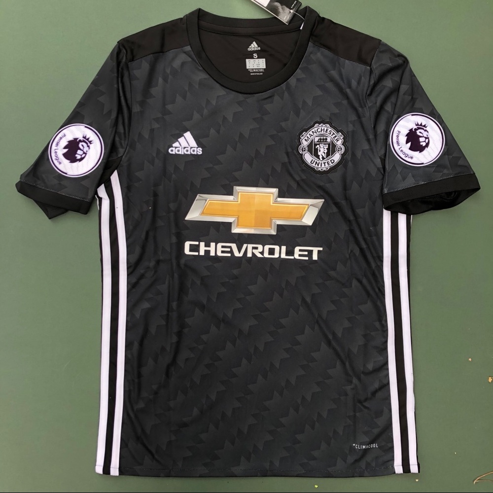 Manchester United Soccer Jersey # 211-4 - Picture 6 of 6
